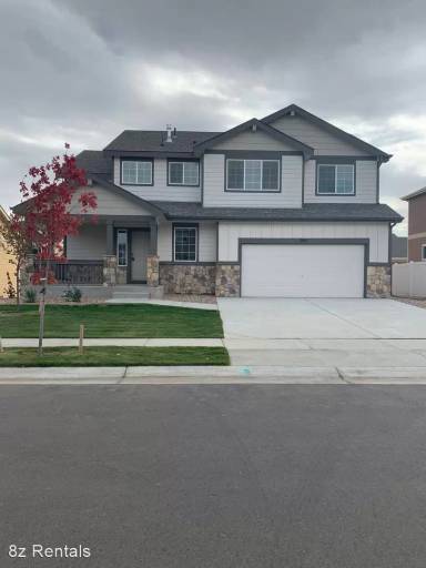 Main picture of 245 Castle Dr
