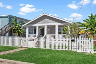 Main picture of 5806 Avenue S 1/2