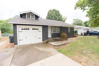 Main picture of 621 N Moccasin Pl