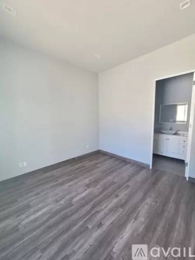 Main picture of 7010 Amigo Ave