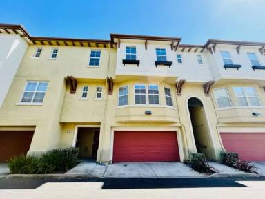 Main picture of 34 Warhol Way