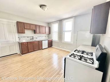 Main picture of 3834B E Barnard Ave