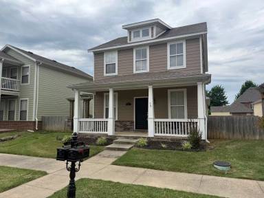 Main picture of 631 N Longfellow Ln