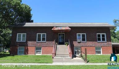 Main picture of 2910 Dudley St