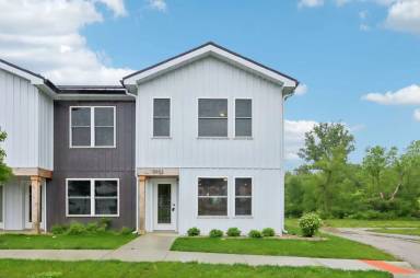 Main picture of 9860 W Smith St