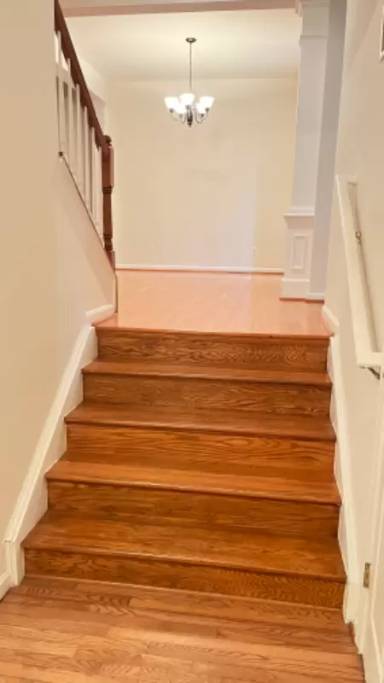 Main picture of 7060 Courtyard Way