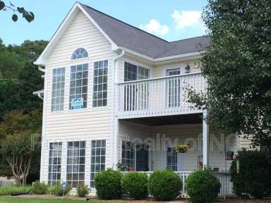 Main picture of 126 River Oaks Ct