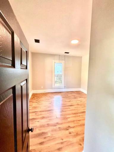 Main picture of 833 W Oak Ave