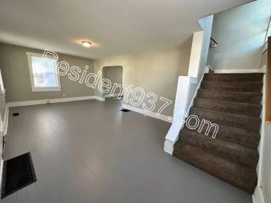 Main picture of 910 Chelsea Ave