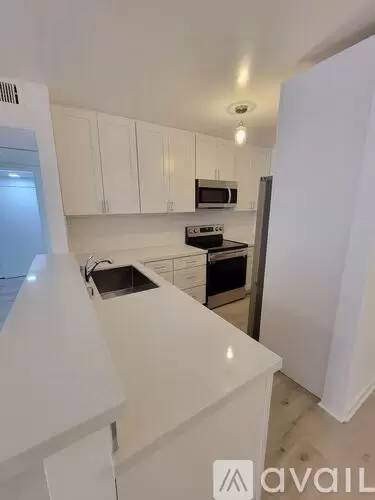 Main picture of 2332 S Bentley Ave