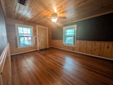 Main picture of 6400 Gibson Ln