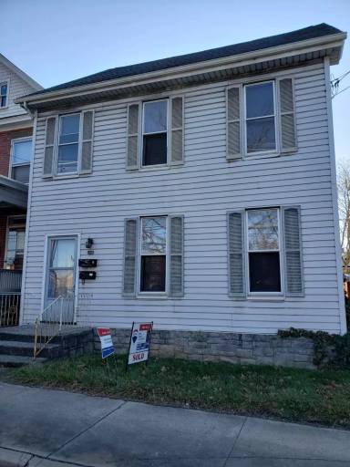 Main picture of 714 Lincoln Way E