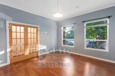 Main picture of 3934 N Michigan Ave