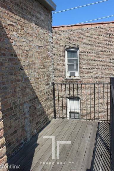 Main picture of 1949 W Cuyler Ave