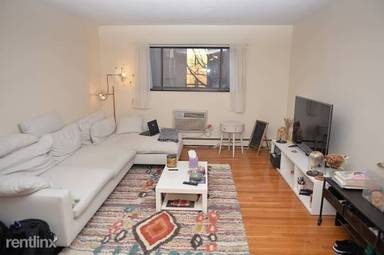 Main picture of 14 Riverside St