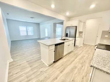 Main picture of 106 Luna Ln