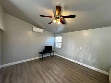 Main picture of 22308 Farragut Ave