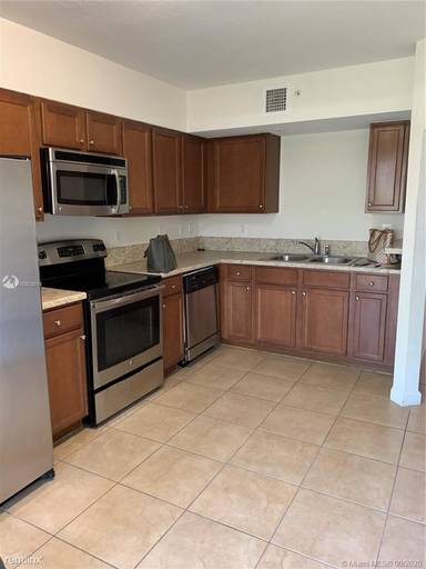 Main picture of The Courts at Bayshore II Condo