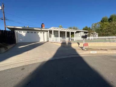 Main picture of 220 Lilac Ct