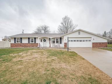 Main picture of 975 Oak Park Dr