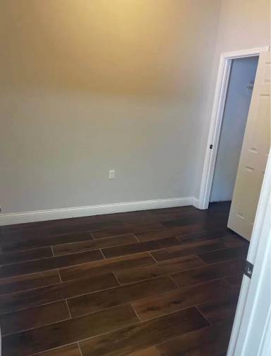 Main picture of 101 E Maple St