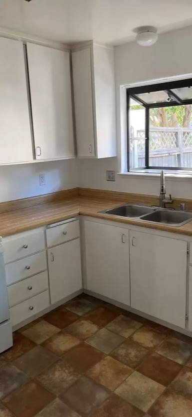 Main picture of 2117 E 8th St