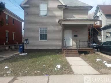 Main picture of 224 Howland Ave