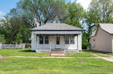 Main picture of 1310 W 10th St