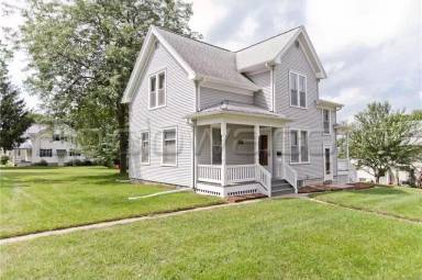 Main picture of 2020 2nd St SW