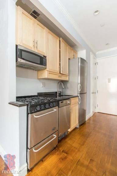 Main picture of 202 E 13th St