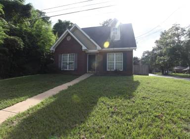 Main picture of 130 Maple St