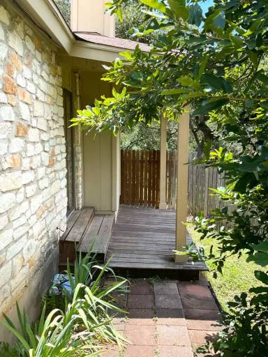 Main picture of 9903 Hundred Oaks Cir