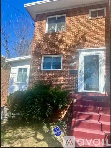 Main picture of 5300 Leverett St