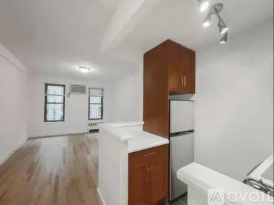 Main picture of 236 E 74th St New York, NY 10021
