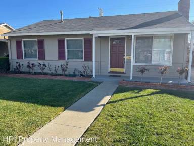 Main picture of 887 Blossom Dr