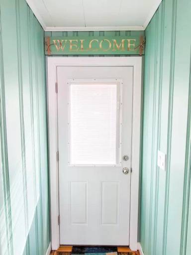 Main picture of 7 Tuttle Ave