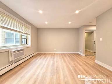 Main picture of 452 W Oakdale Ave