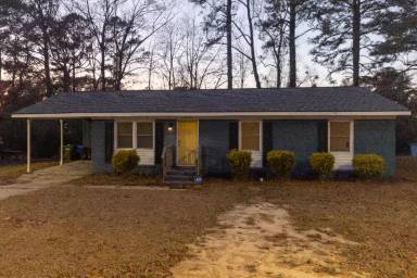 Main picture of 4136 Village Dr