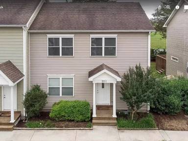Main picture of 20 Beverly Ct