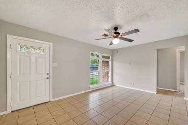 Main picture of 4326 Howcher St