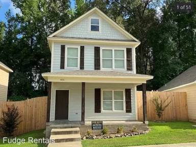 Main picture of 401 Shady Park Cv