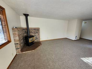 Main picture of 2858 NE Daggett Ln
