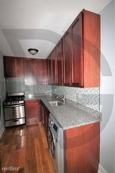 Main picture of 550 W Arlington Pl Apartments