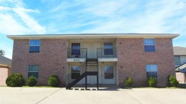Main picture of 303 S 42nd St