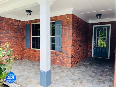 Main picture of 5750 Crest Hill Dr
