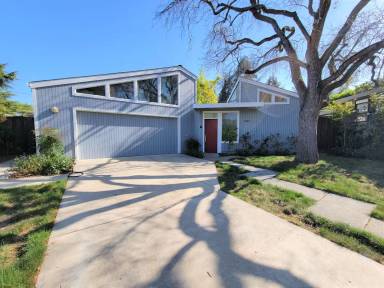 Main picture of 932 El Cajon Way