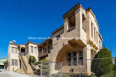 Main picture of 3915 Melrose Ave