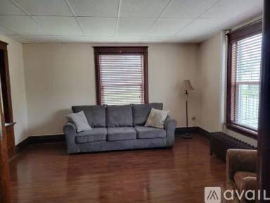 Main picture of 28 Groveland St