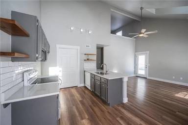 Main picture of 2407 W Ash St