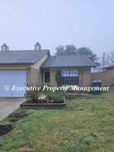 Main picture of 208 Halter Dr